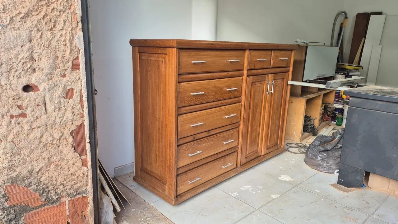 Vendo cômoda de madeira maciça nova 