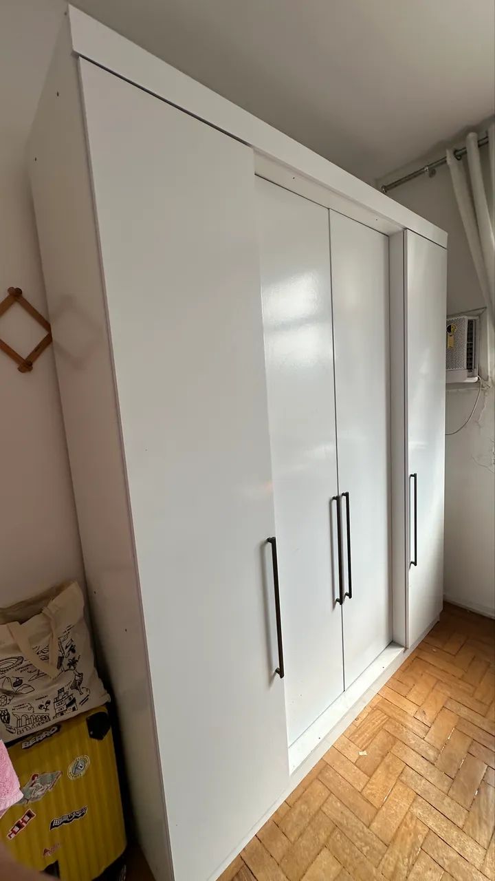 Guarda roupa branco