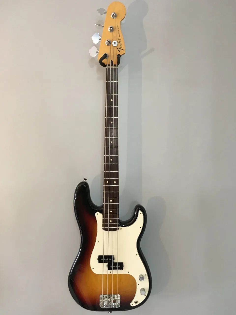 Baixo Fender Precision Bass