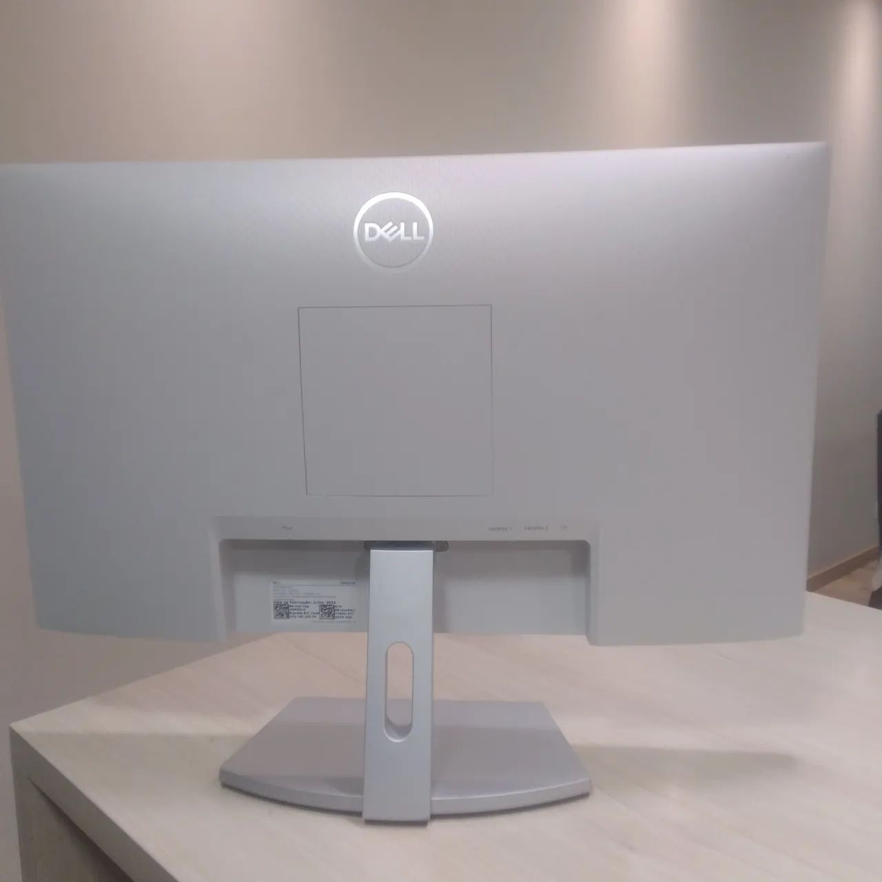 Monitor Dell 23.8' branco seminovo - Foto 2