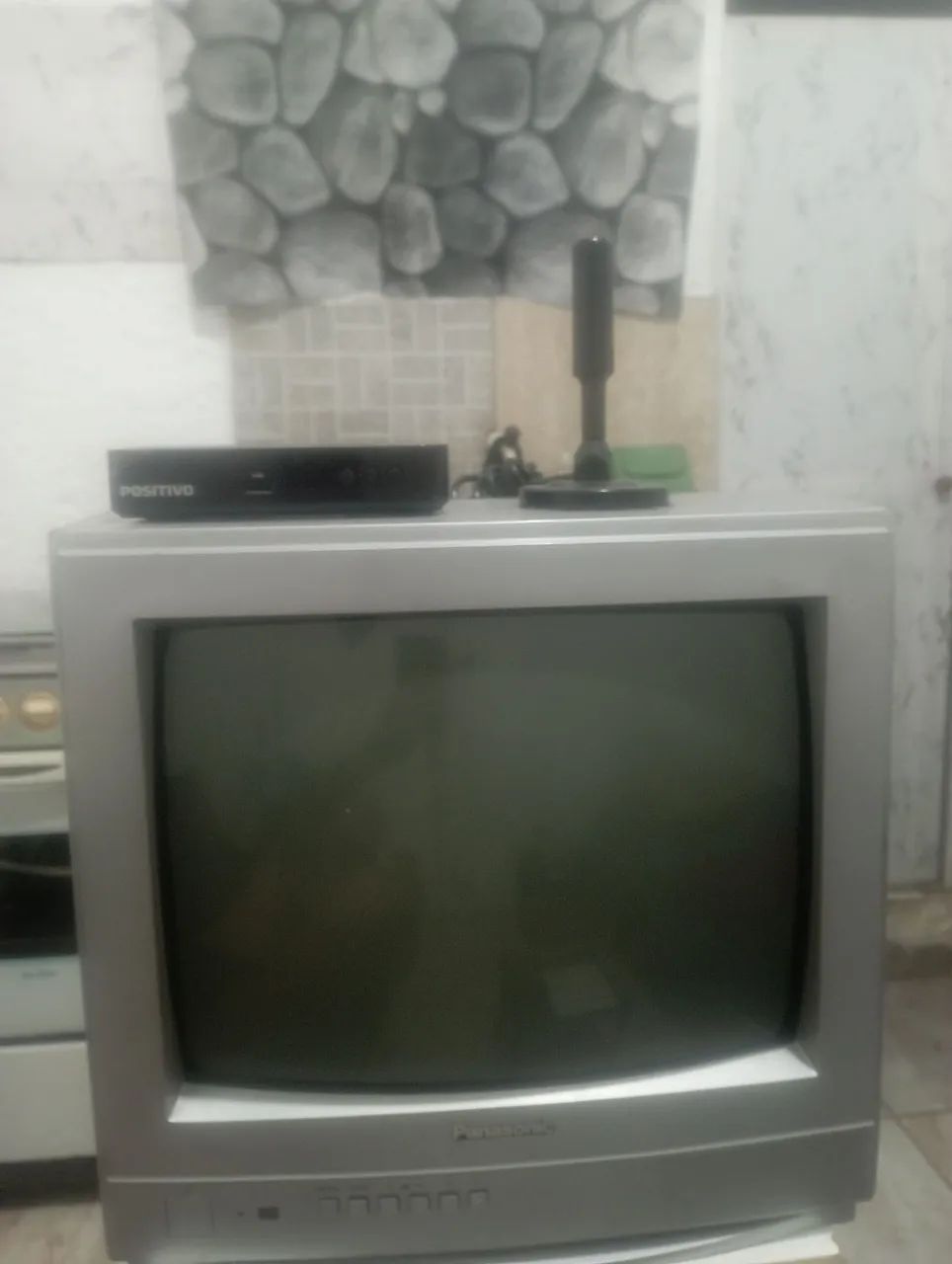 Tv 15 polegadas, conversor e antena digital pra sair hoje.