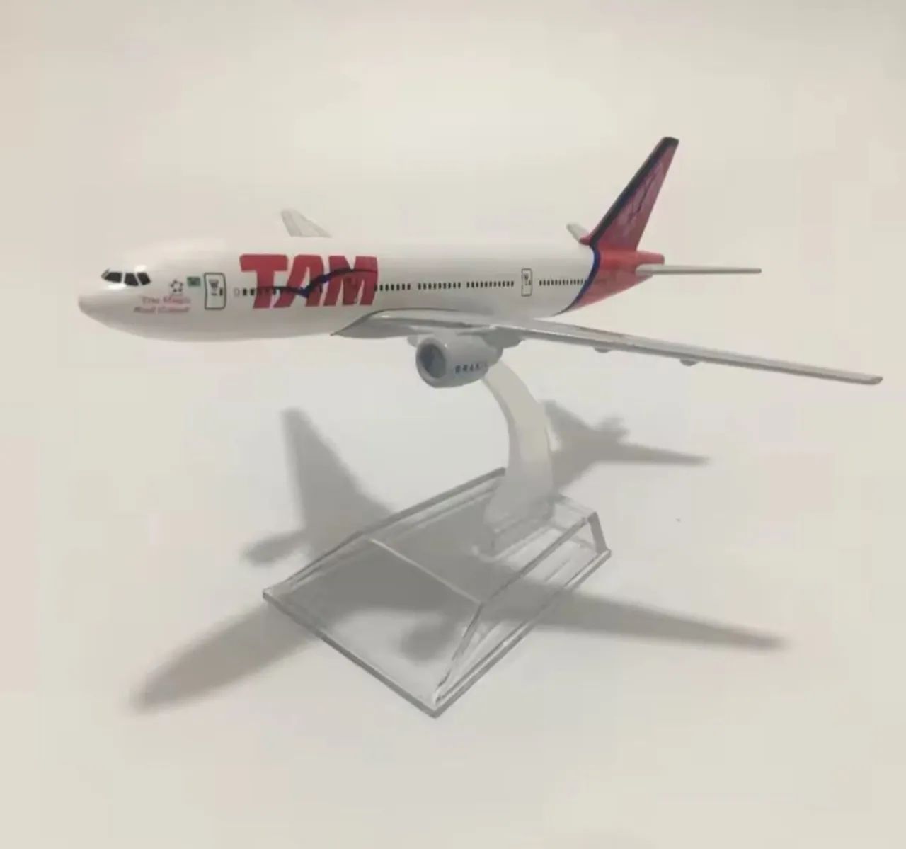 Avião de metal tam.