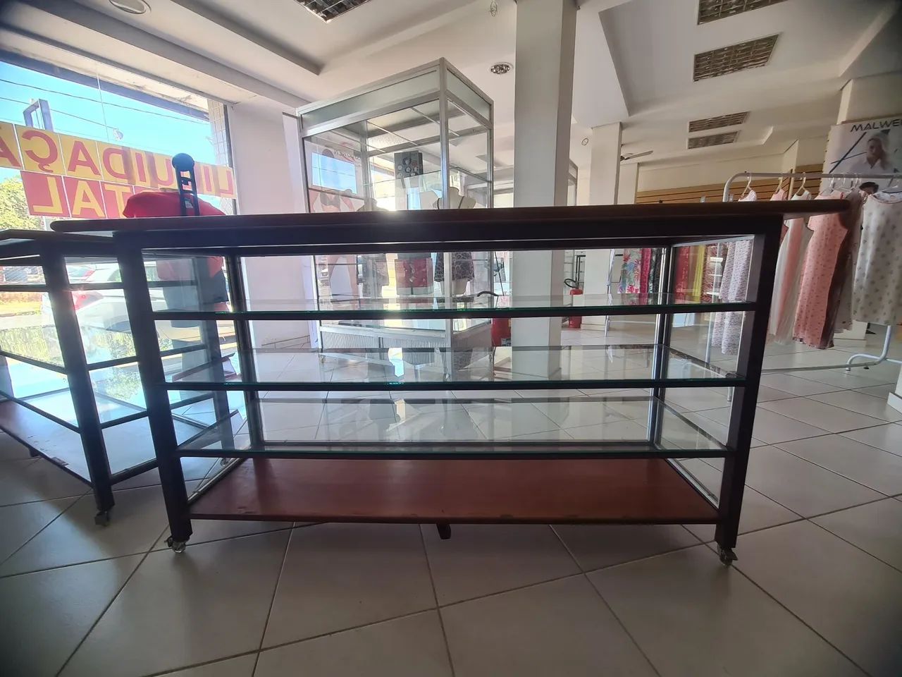 Móveis para comércio 