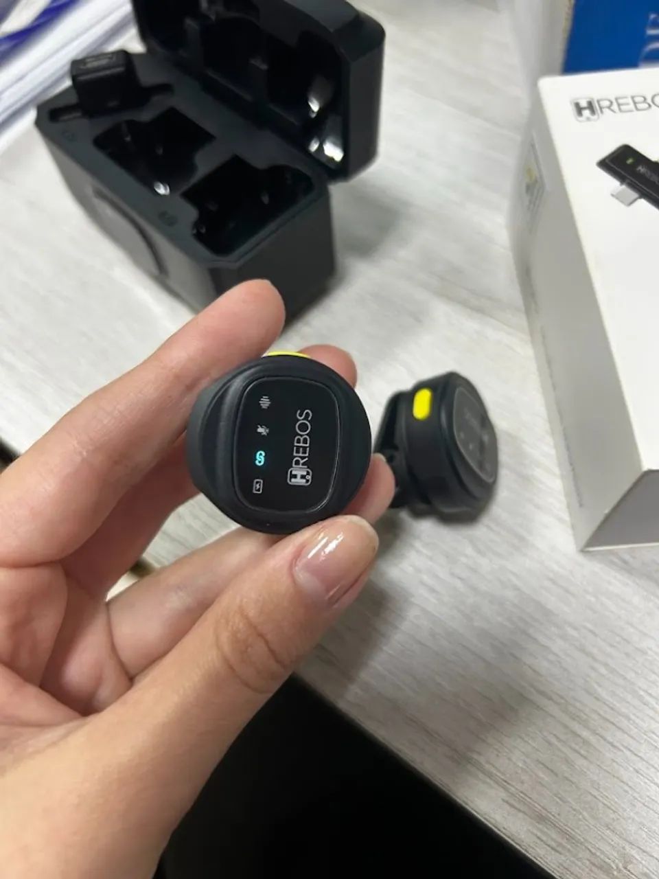 Microfone de Lapela Sem Fio Duplo USB-C e Lightning com Redução de Ruído - Foto 2