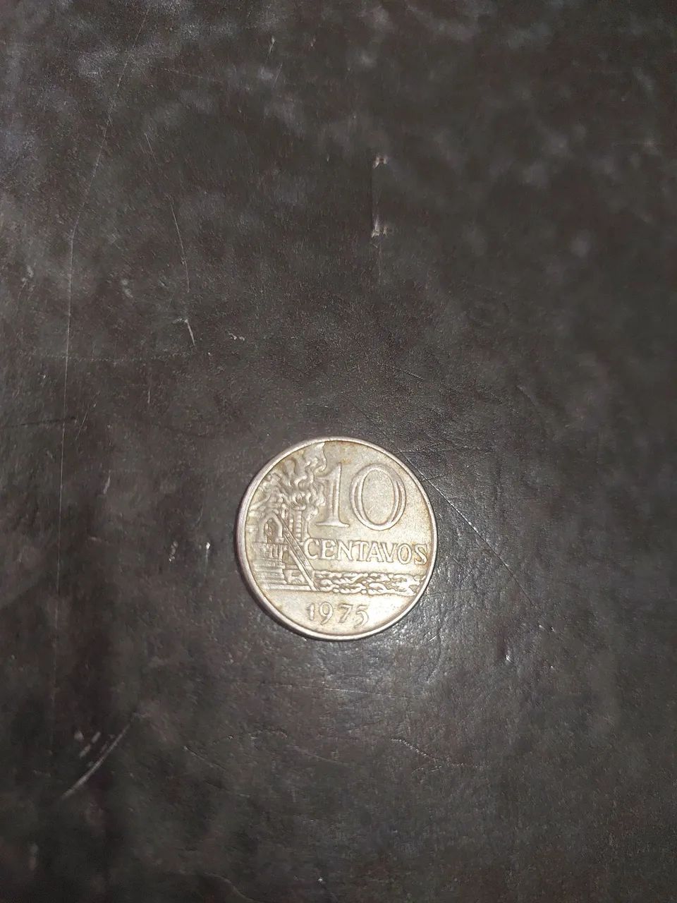 Moedas antigas de 10 e 50 centavos de 1975. - Foto 3