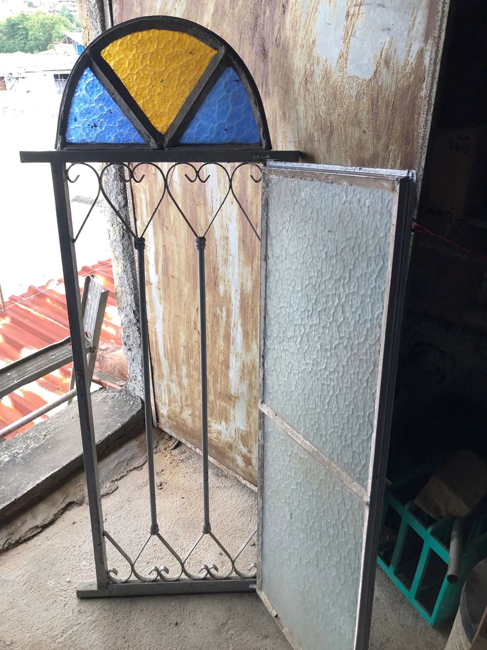 Janela capelinha ferro e vidro 64985878979713121