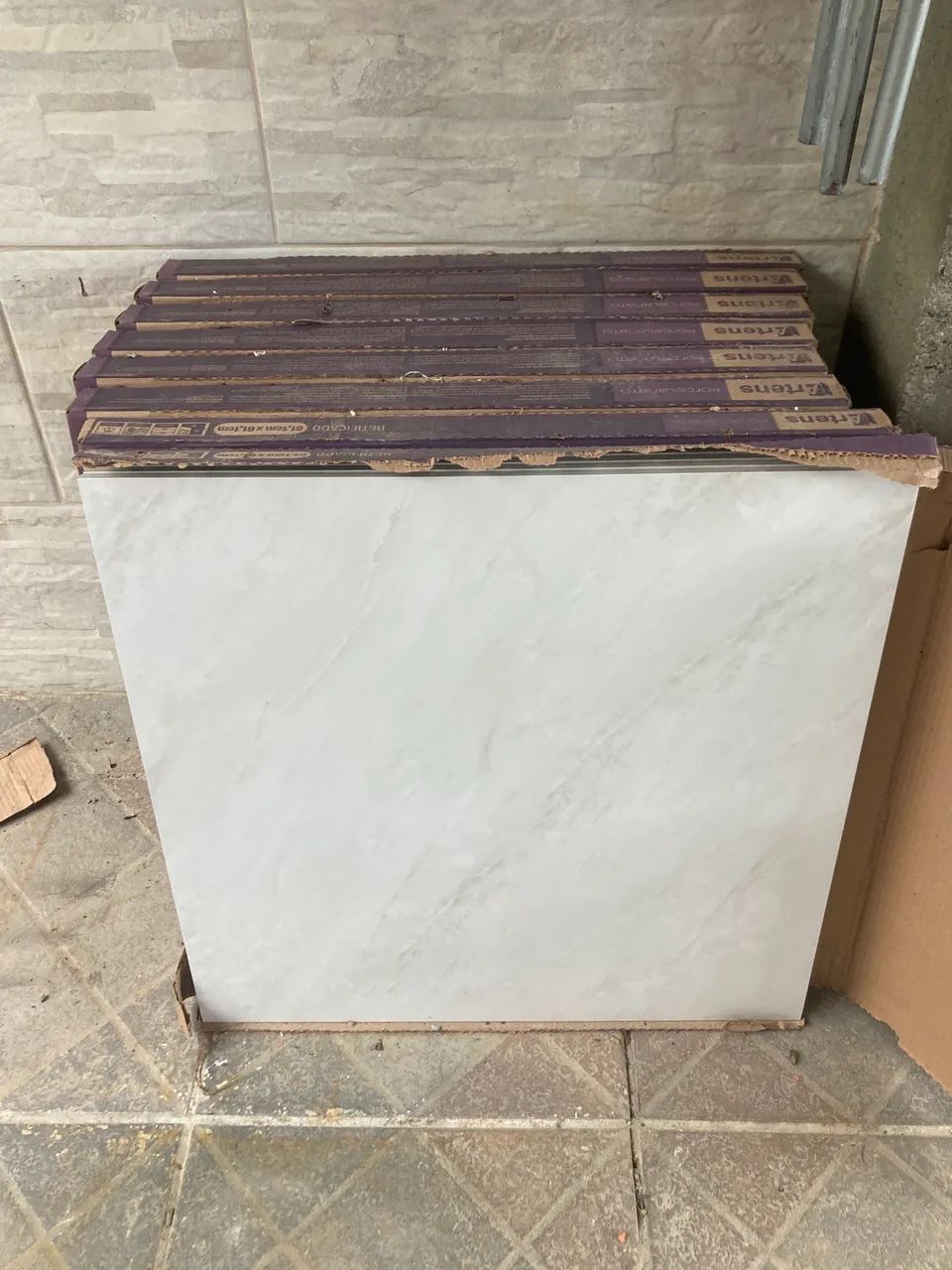 Opportunity!! Satin-finish porcelain tile 61.1 x 61.1 cm