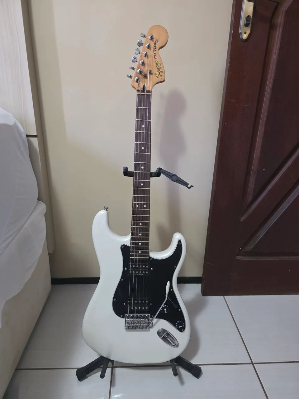 『比較的美品』Squier Indonesia in Crafted - Stratocaster Fender by Squier Guitarra Stratocaster Fender by ギター