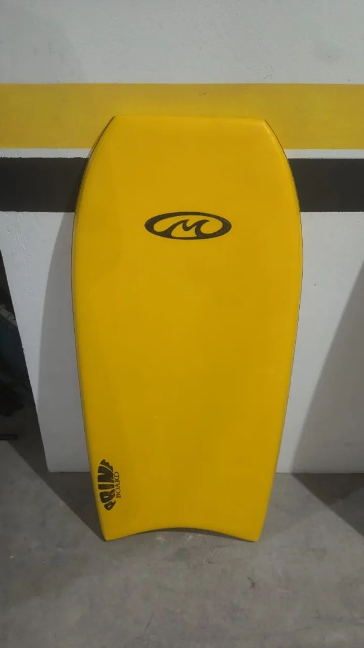 Bodyboard Maré Prime 39,5 com leash e pés de pato