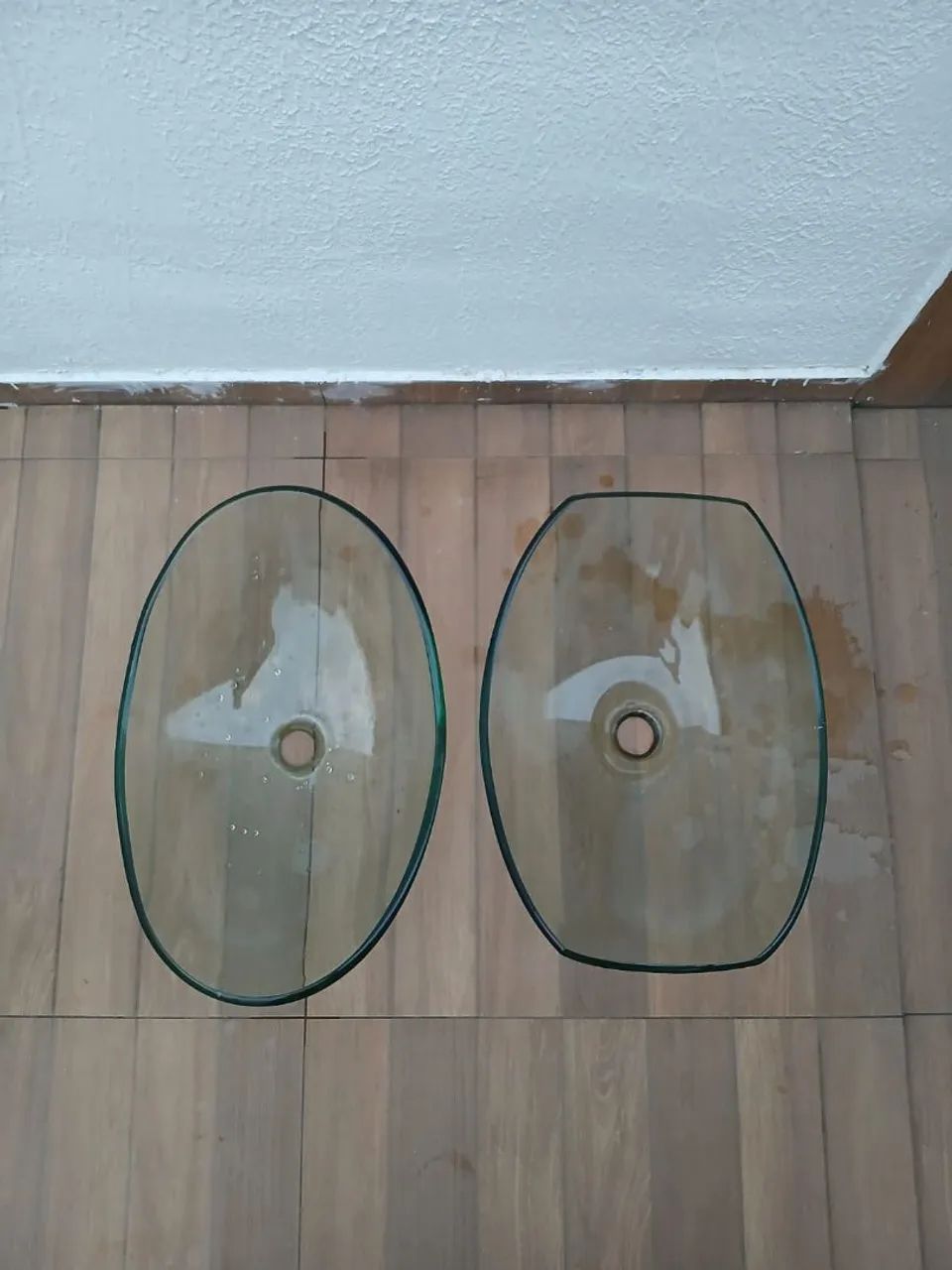 Pias de vidro em perfeito estado