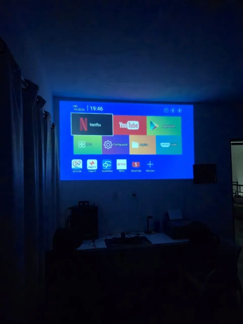 Projetor Inteligente HY320 Full HD Android Wi-Fi e Bluetooth | Cartão e Frete Grátis