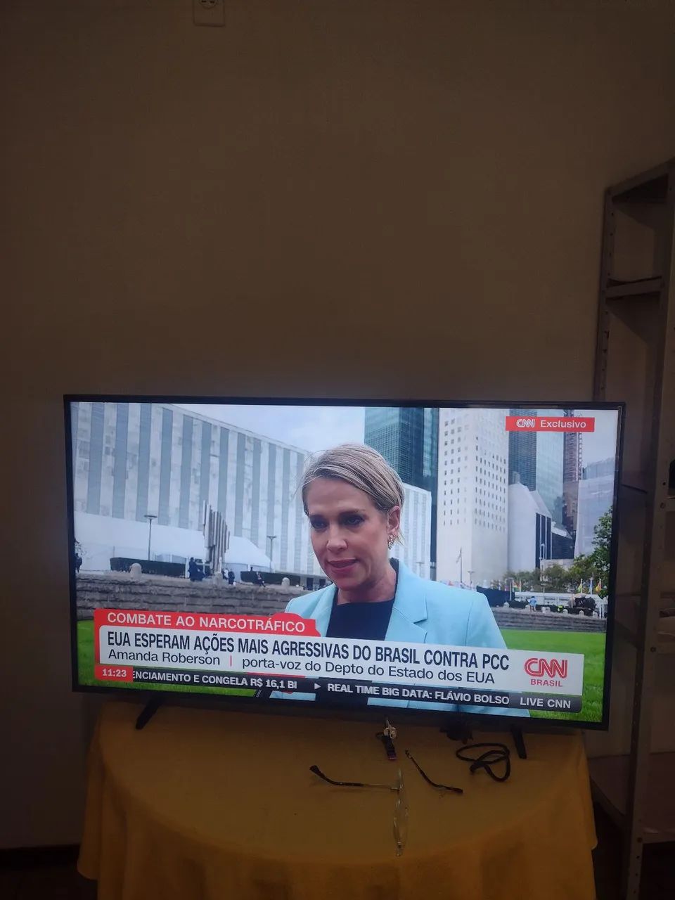 Vendo TV Smart Samsung 43 polegadas, semi nova , em perfeito estado  , não entrego .