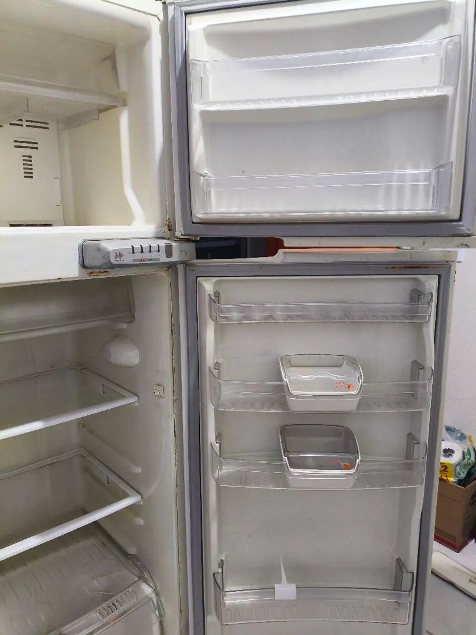 Vende-se geladeira com defeito  - Foto 4