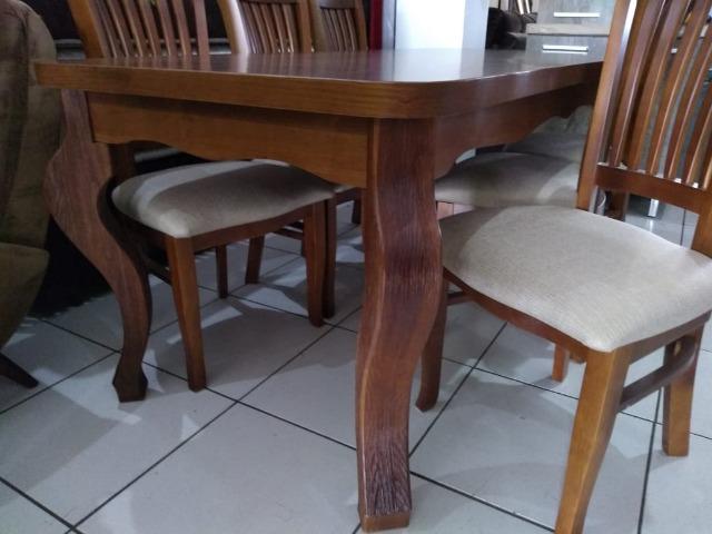 Mesa de madeira com 6 cadeiras de madeira tratada 2 M - Foto 3