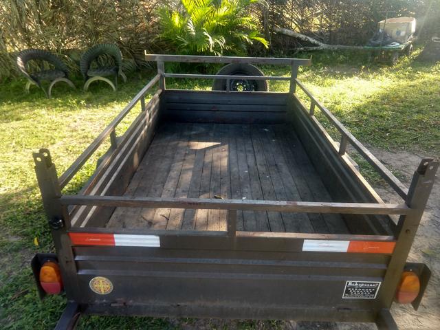 Vendo reboque carretinha, pneus novos com estepe - Foto 4