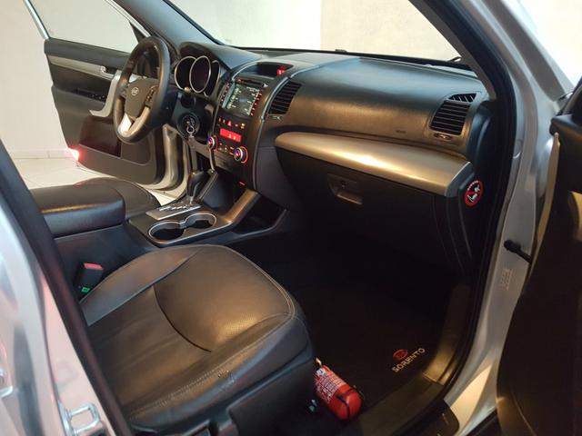 Kia Sorento 2.4 (Aut) - Foto 14