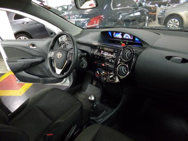 Toyota Etios XS 1.5 Manual - Foto 5