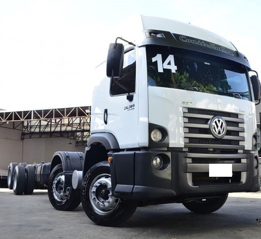 VW 24-280 CONSTELLATION 8X2 ANO 2014.