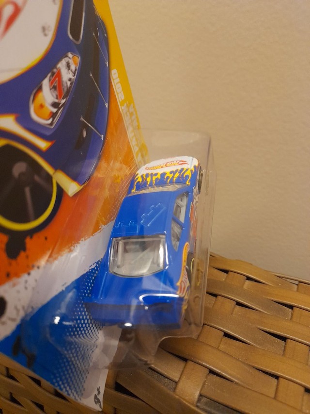 HOT WHEELS DANICA PATRICK 2010 CHEVY IMPALA  - Foto 2