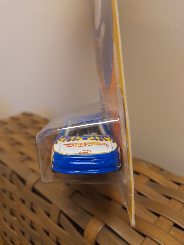 HOT WHEELS DANICA PATRICK 2010 CHEVY IMPALA  - Foto 3