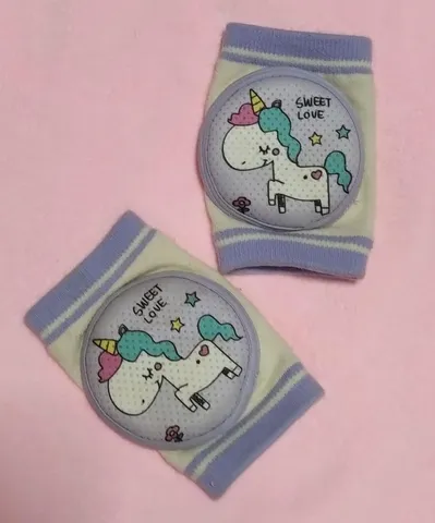 2 Meias e 1 joelheira para bebê