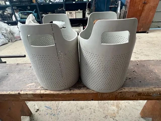 10- Baldes de Polipropileno Cinza.