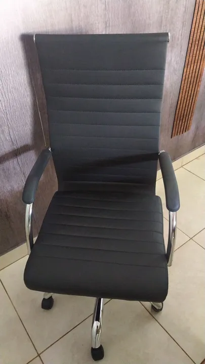 Cadeira Giratória Executiva Preta