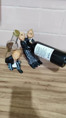 2 Suporte garrafas  em resina 