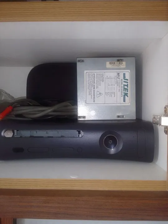 Xbox 360 com jogos e acessórios