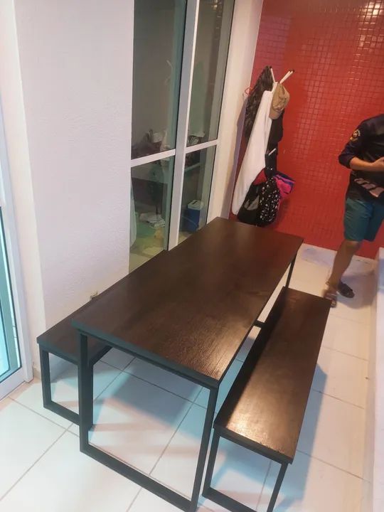 Mesa de Jantar com Bancos - Madeira Maciça