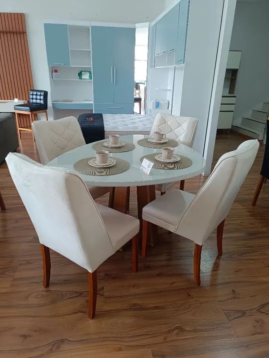 Mesa de jantar Orgânica 1,35m: 4 poltronas alto padrão em veludo e madeira maciça  - Foto 2