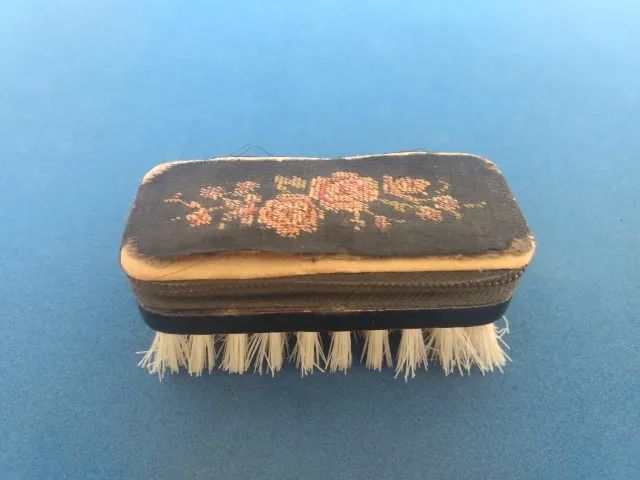 Antigo Kit De Escova, Tesoura, Pinça E Lixa Germany - Foto 2