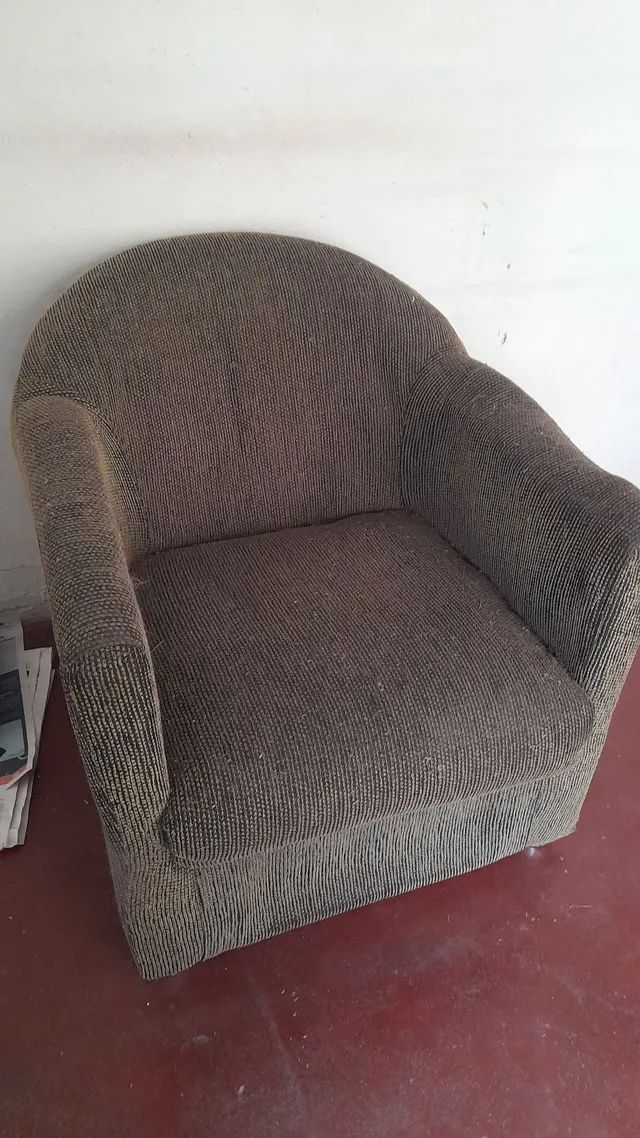 Sofá, poltrona e enceradeira. Sofás e Poltronas Vila Rezende