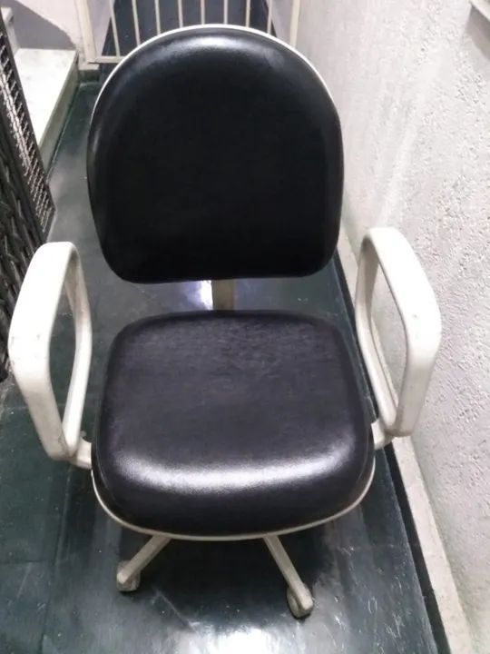 Cadeira Giroflex Polytrop - Couro Sintético - Foto 3