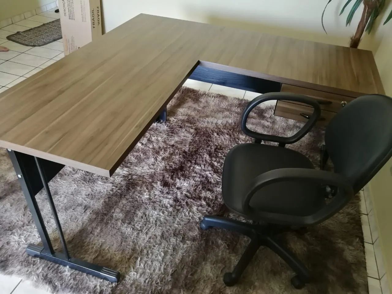Mesa em L com gavetas /  Para Escritório - Foto 2