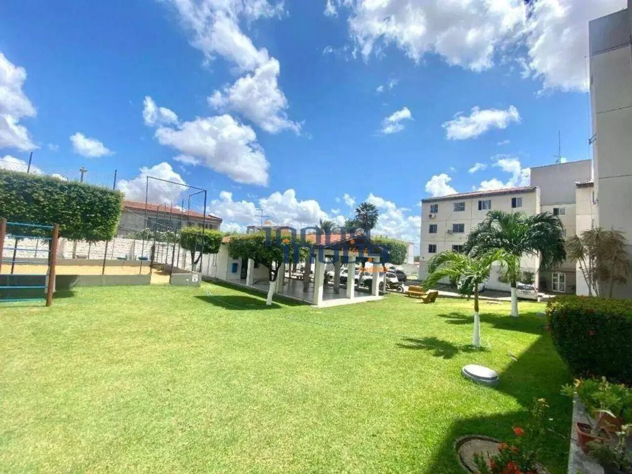 Apartamento com 2 dormitórios para alugar, 49 m² por R$ 1.386,10/mês - Maraponga - Fortale