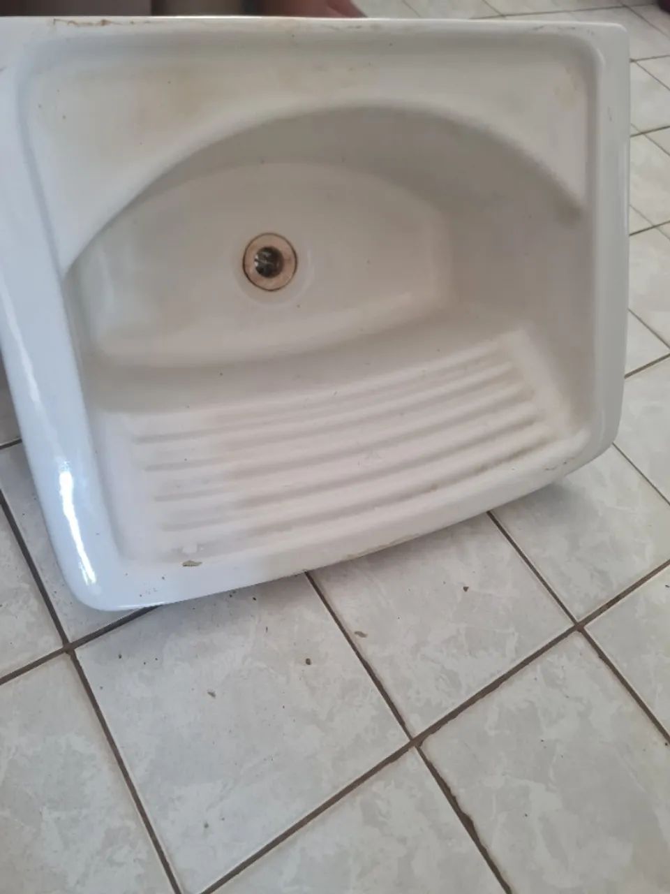 Tanque de louça  com base de mármore 