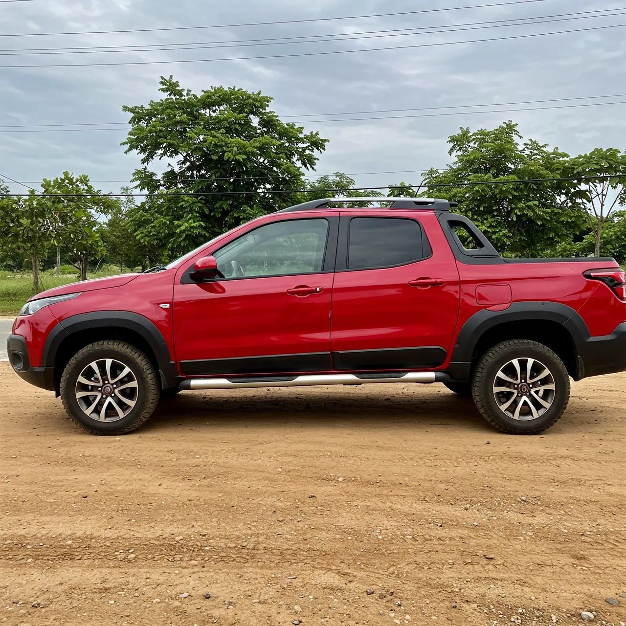 FIAT STRADA, 4X4 VERMELHO, NÃO ACEITO TROCA, E FAÇO POR GARANTIA DE 2.500 DO PREÇO A VISTA
