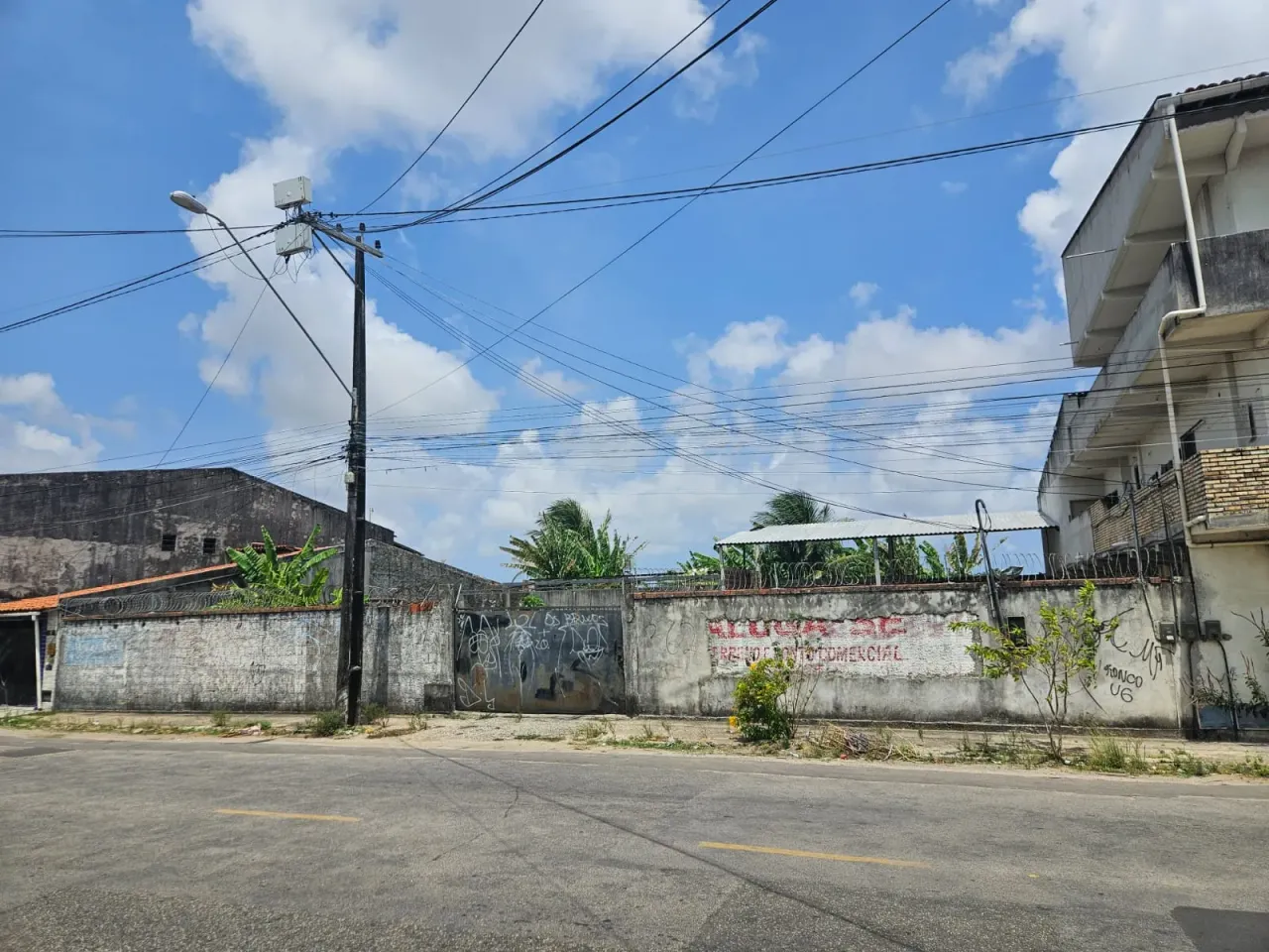 Imóvel para aluguel tem 650 metros quadrados em Cajazeiras - Fortaleza - CE