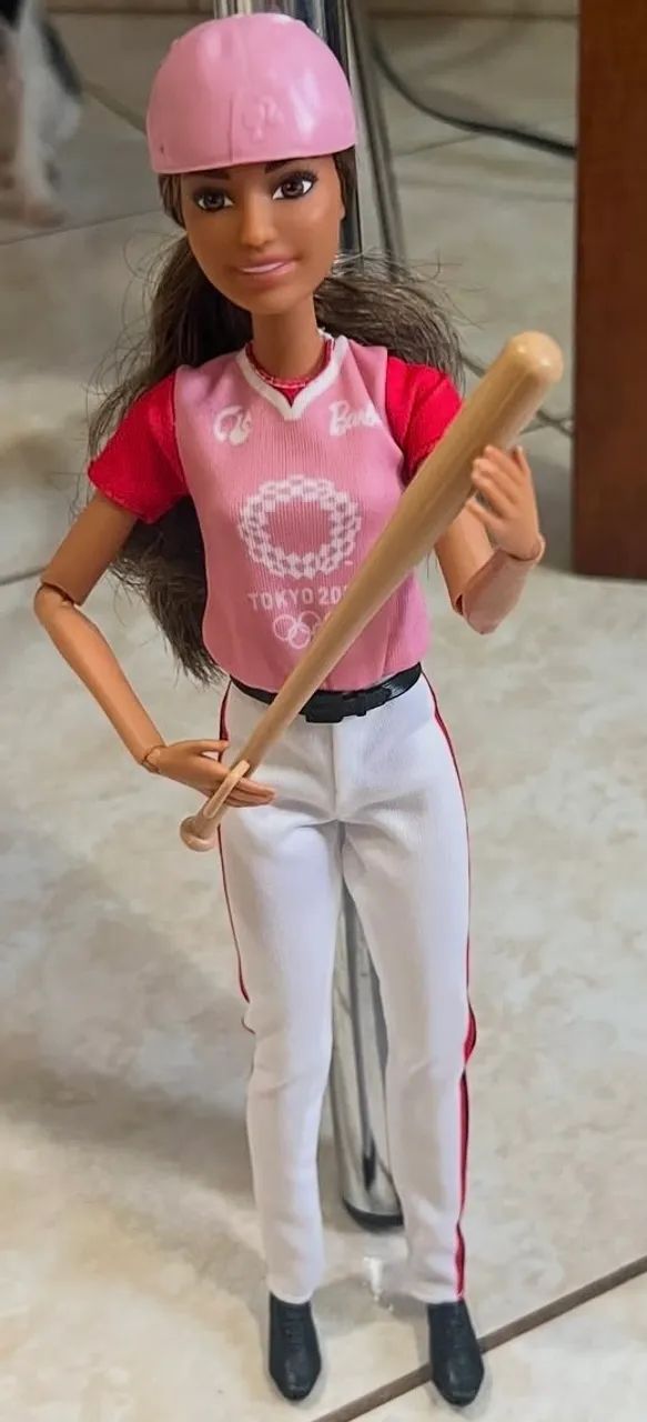 Boneca Barbie Atleta de Baseball - Tokyo 2020 - Foto 5