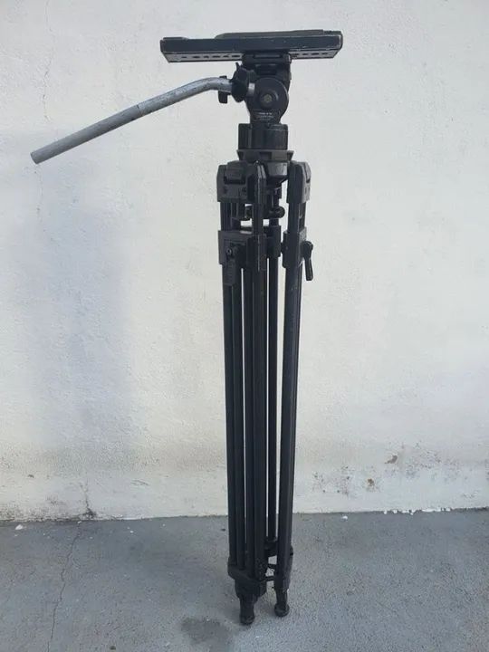 Vendo/Troco Tripé Profissional Manfrotto #136 Cabeça Hidráulica 14kg - Foto 4