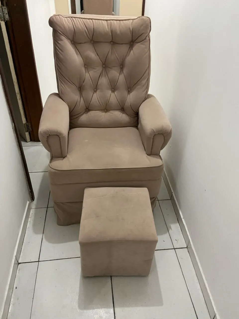 Poltrona de amamentação com Puff
