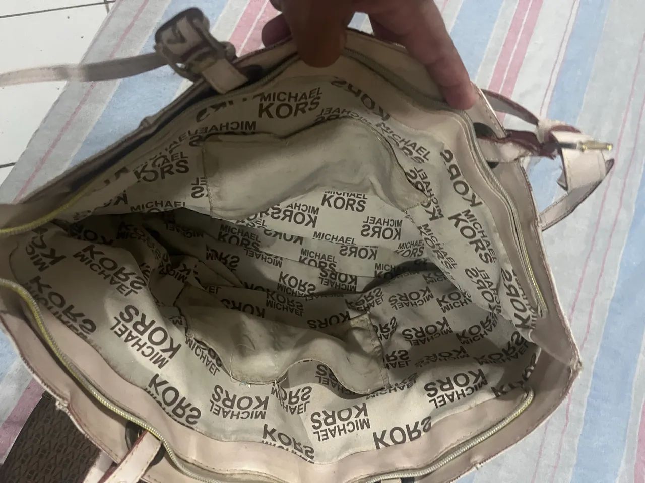 Bolsa michael kors branca usada leia - Foto 2