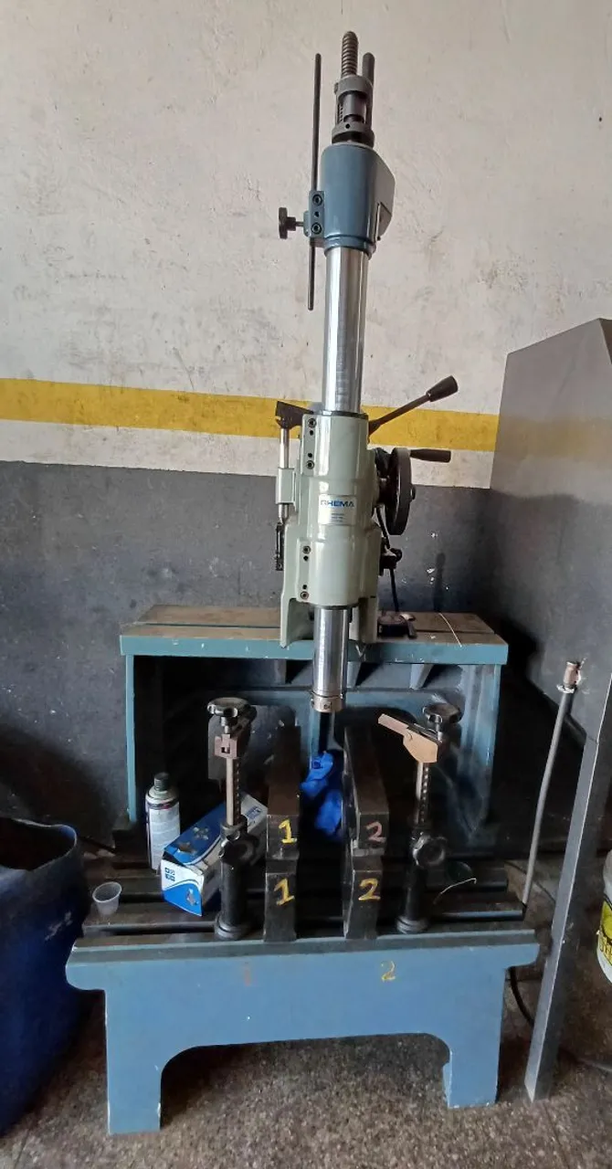 Broqueadora de cilindros 65mm com bancada