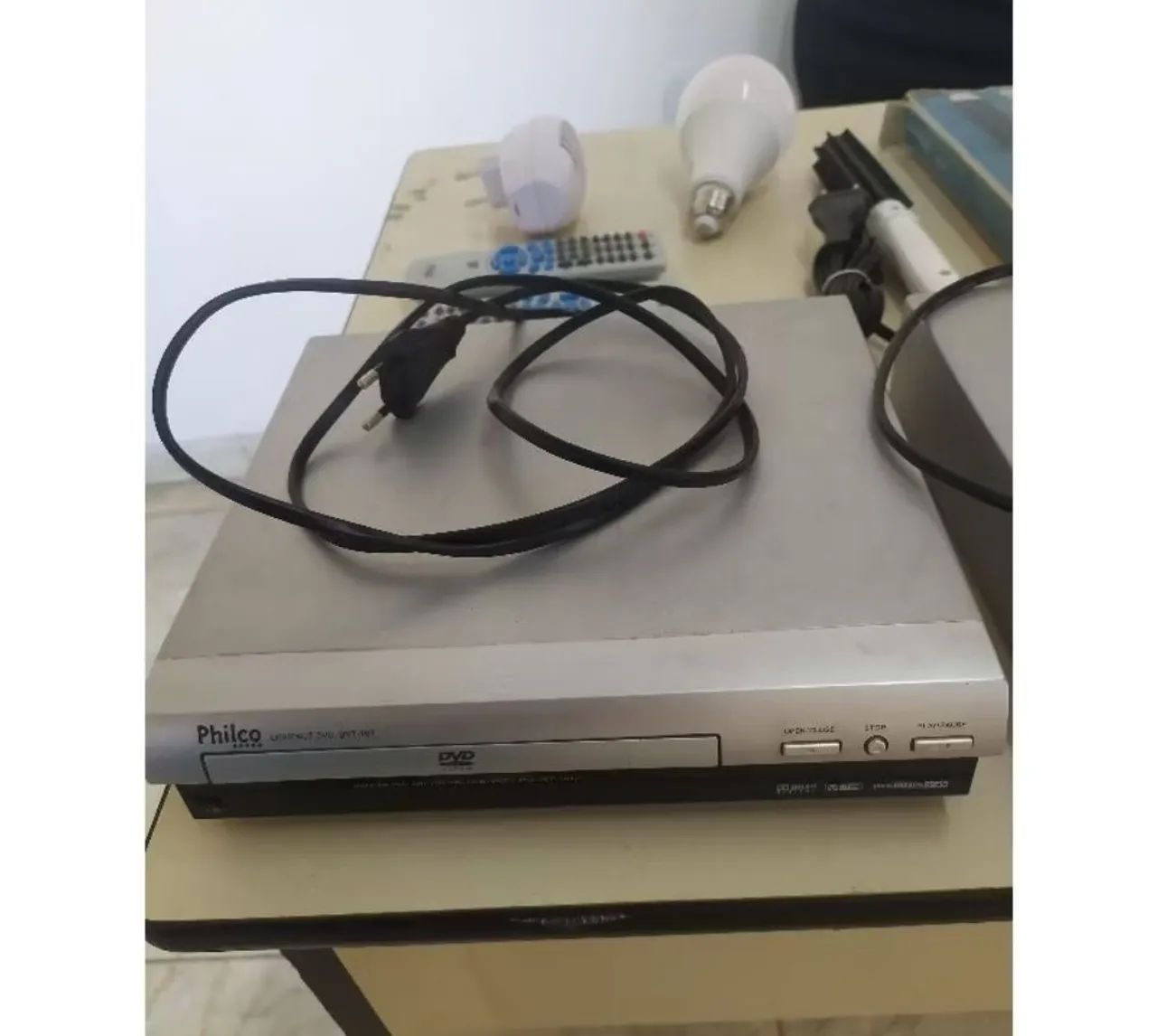 Lote de DVD, Alisador de Cabelo, lâmpada colorida ler a descrição do anúncio - Foto 5