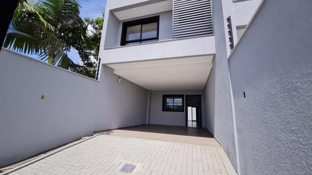 Sobrado para Venda em Joinville, Boa Vista, 3 dormitórios, 1 suíte, 2 banheiros, 2 vagas