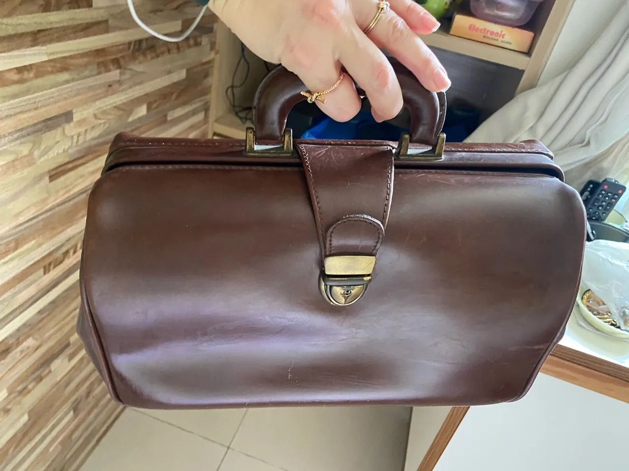Bolsa de mão vintage em couro marrom