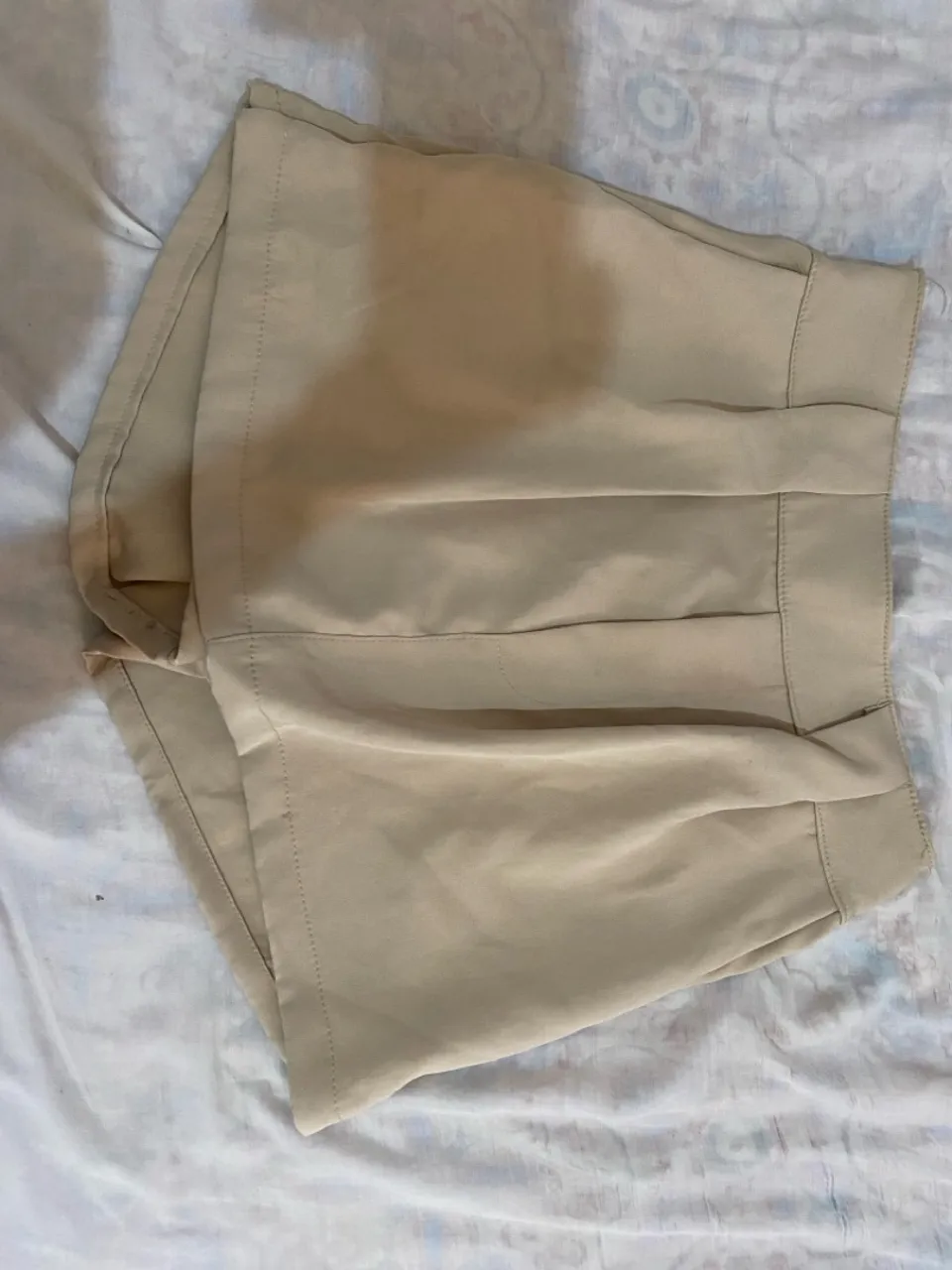 Shorts Bege Elegante
