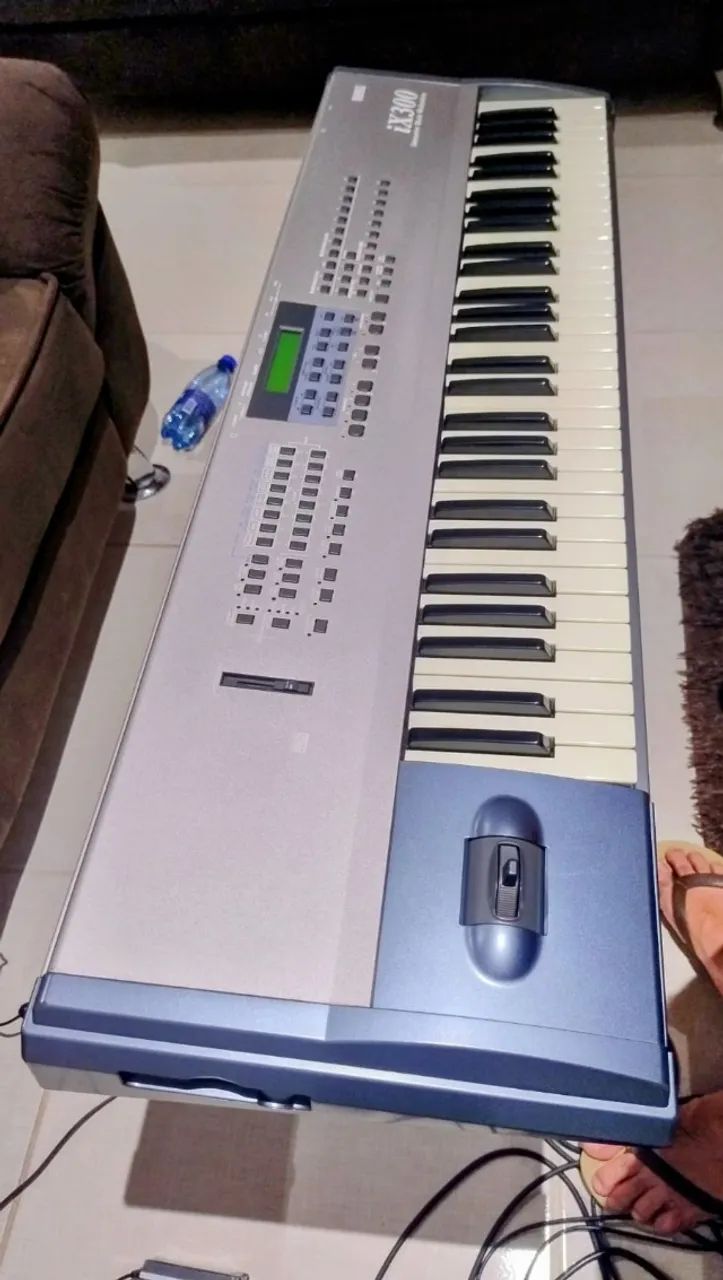 Teclado Korg ix300 - Instrumentos musicais - Vicência 1402372146 | OLX