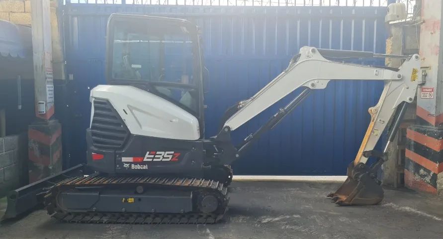 Miniescavadeira Bobcat E35z 2023 645hs Fechada+ar+est Aço